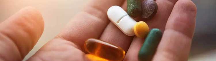 weight loss pills in hand