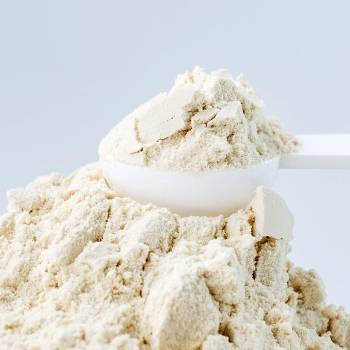 A spoon with protein powder